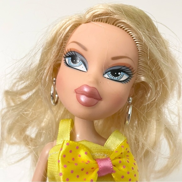 Bratz Doll Cloe MGA Doll - Picture 6 of 16